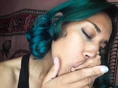 Kinky ebony housewife licking her favorite toy on webcam